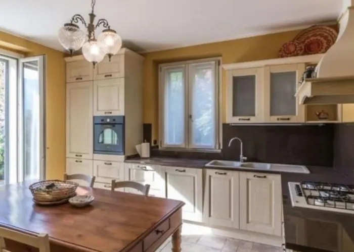 Brezza Del - Tremezzina. *