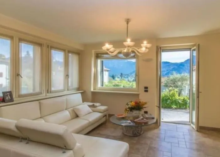 Brezza Del - Tremezzina. Villa Mezzegra