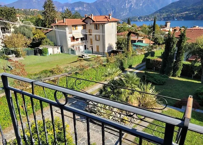 Brezza Del - Tremezzina. Villa Mezzegra