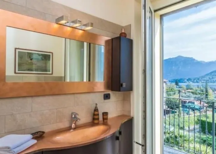 Brezza Del - Tremezzina. Villa