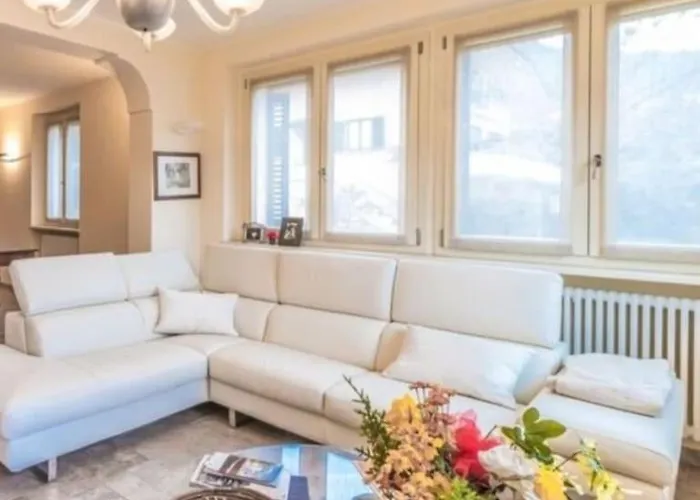 Brezza Del - Tremezzina. Villa Mezzegra