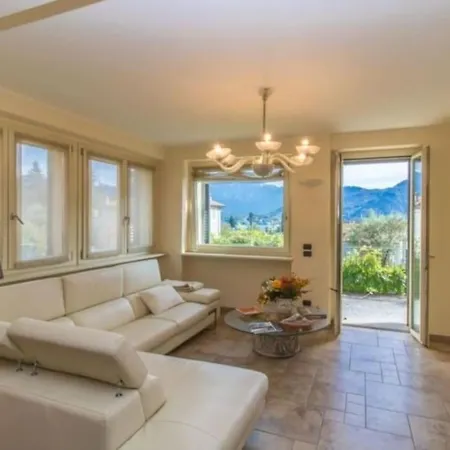 Brezza Del - Tremezzina. Villa Mezzegra