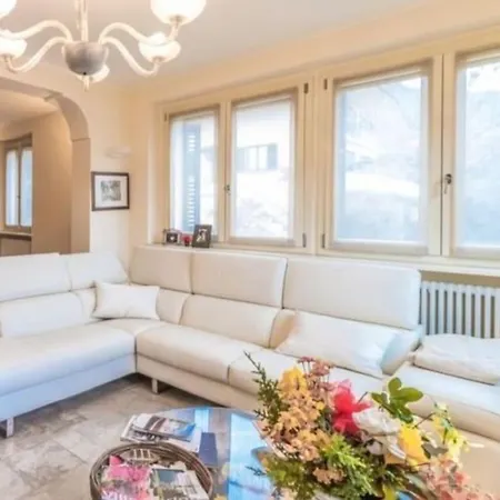 Brezza Del - Tremezzina. Villa Mezzegra
