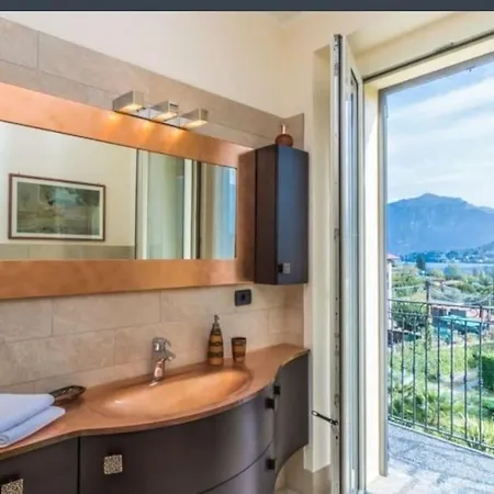 Brezza Del - Tremezzina. Villa